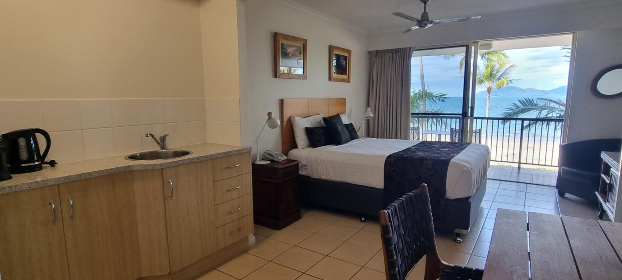 Rose Bay Resort Bowen Exterior foto